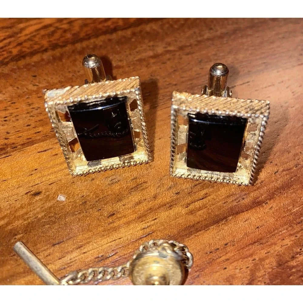 Cufflinks Gold tone black Center Very Nice Classic Men's Jewelry